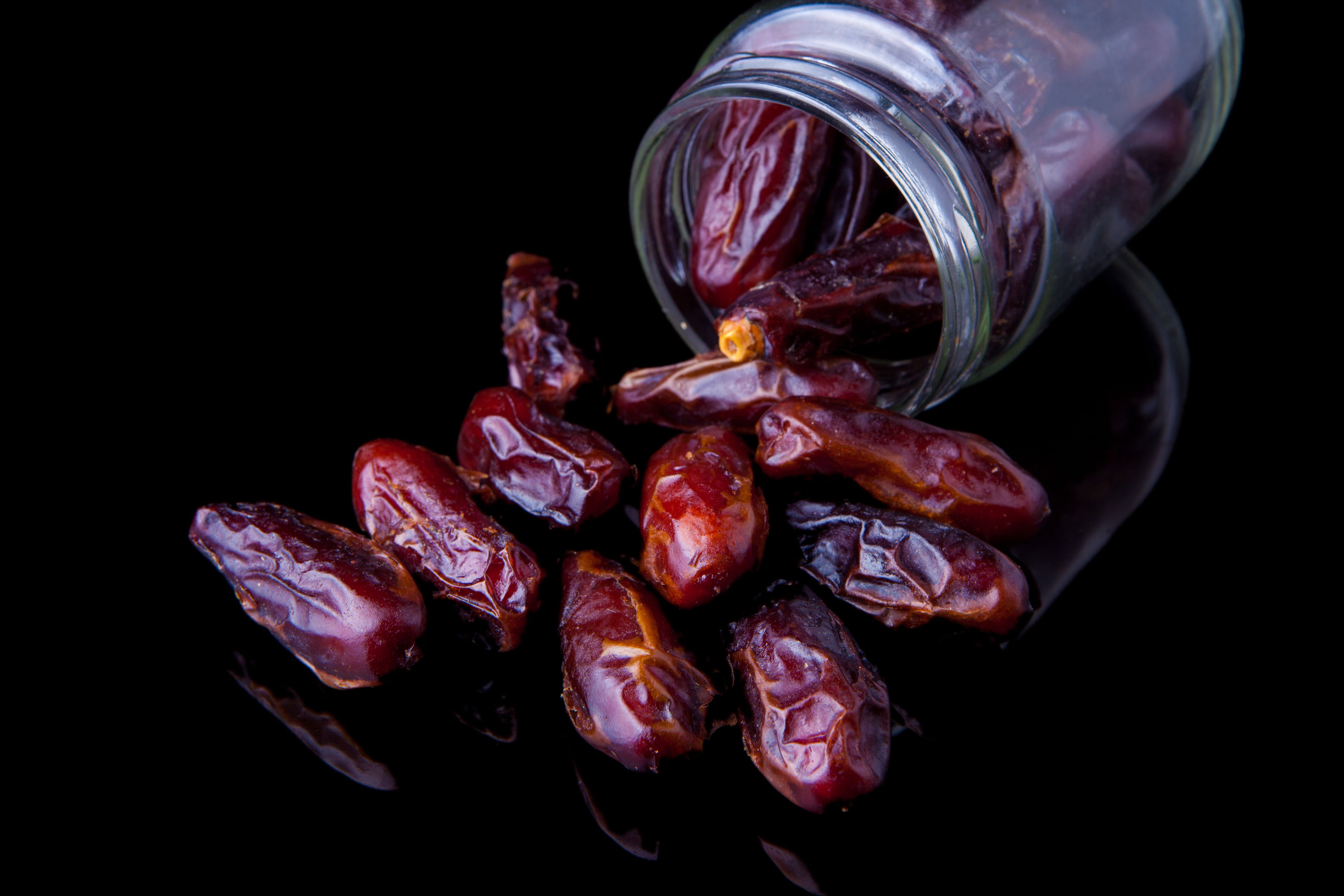 تمور معبأة في برطمان